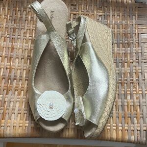 Lindsay Phillips Gold Wedge Espadrille interchangeable Snap peep toe shoes 8